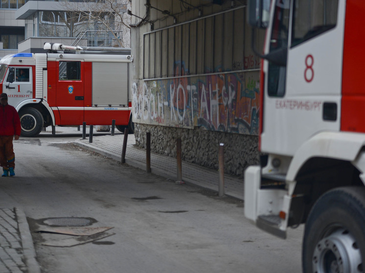 20 человек эвакуировались из екатеринбургской высотки из-за пожара