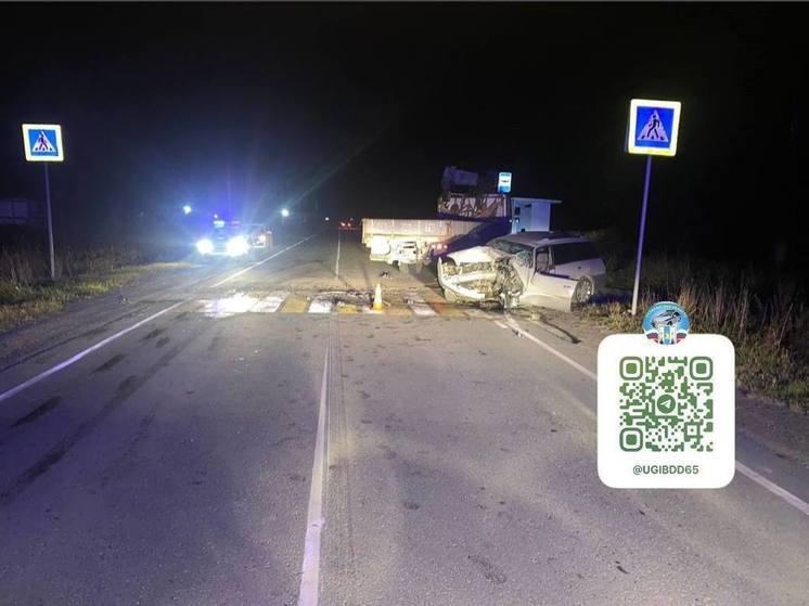 Человека зажало в автомобиле после ДТП на Сахалине