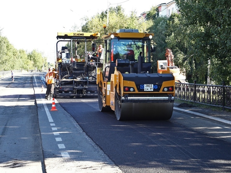 В Надымском районе отремонтировали больше 5 км дорог за сезон