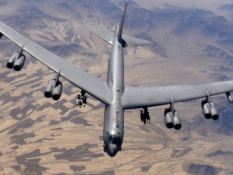Американский бомбардировщик B-52 впервые приземлится на южнокорейской авиабазе