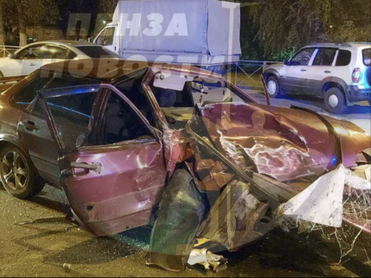 В Пензе около ТЦ «Южный» произошла страшная авария, очевидцы сообщают об одном погибшем
