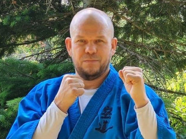 Известный тренер Мазнов скончался во время хоккейной тренировки в Москве