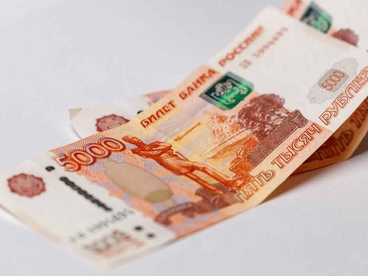 Фальшивую банкноту крупного номинала обнаружили в великолукском банке