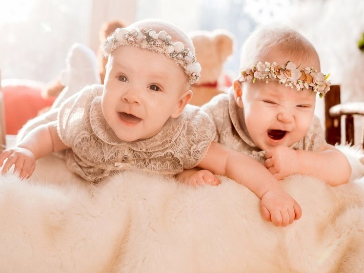 В Томской области с начала года родились 74 пары двойняшек