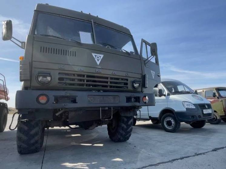 Десять автомобилей, прицеп и мотоцикл доставили из Иркутской области в зону специальной военной операции