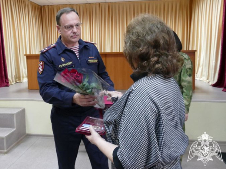 В Омске родственникам погибшего на СВО росгвардейца передали «Орден Мужества»