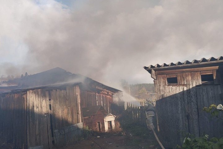 В поселке Хвойная из-за пожара 16 октября серьезно пострадал сарай