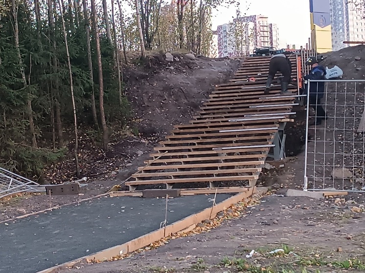 Многострадальную лестницу на Кукковке в Петрозаводске никак не могут достроить