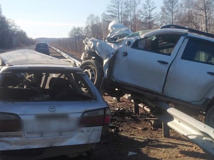 Три человека погибли в ДТП Mazda и Renault на трассе в Забайкалье
