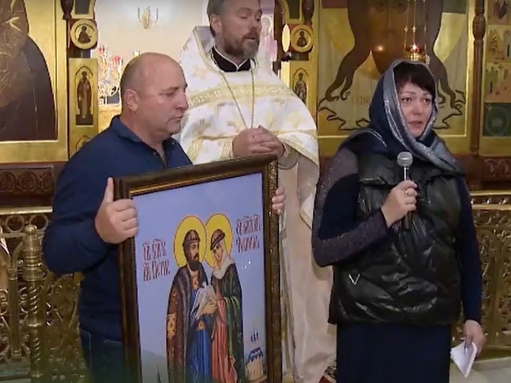 В Ноябрьске родители погибшего в СВО бойца передали икону местному храму