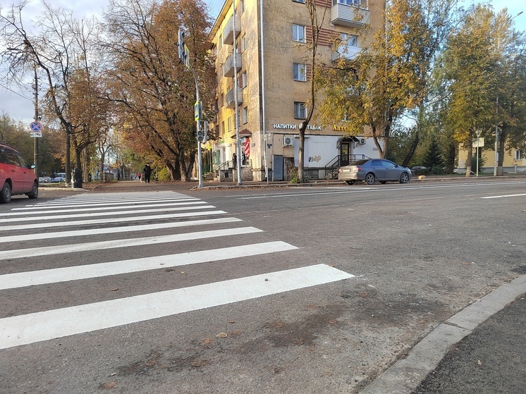 На реконструированной улице Фабрициуса в Пскове появилась дорожная разметка