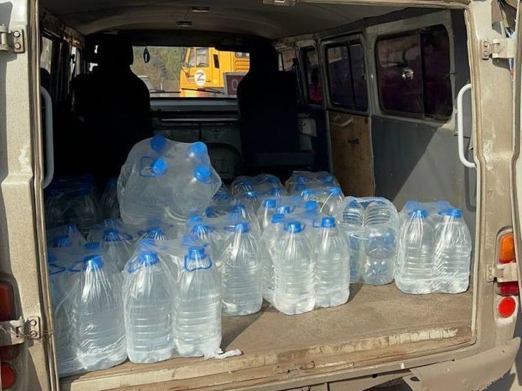 В зону СВО доставили очередную 20-тонную партию воды из Орловской области
