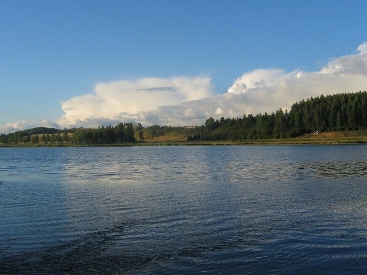 Водолазы ищут тело утонувшего на озере Смертном жителя Новосокольнического района