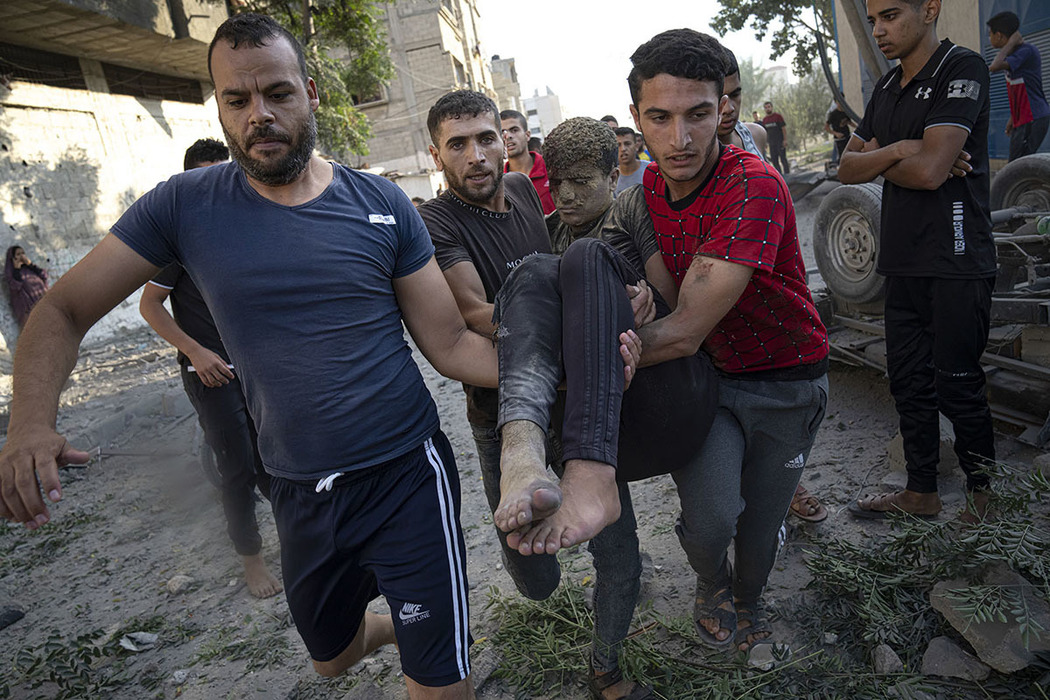 ХАМАС показывает заложников, ЦАХАЛ бьет по Газе: свежие кадры палестино-израильской войны