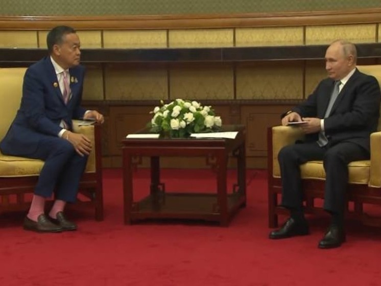 Цвету носков премьера Таиланда на встрече с Путиным нашли объяснение