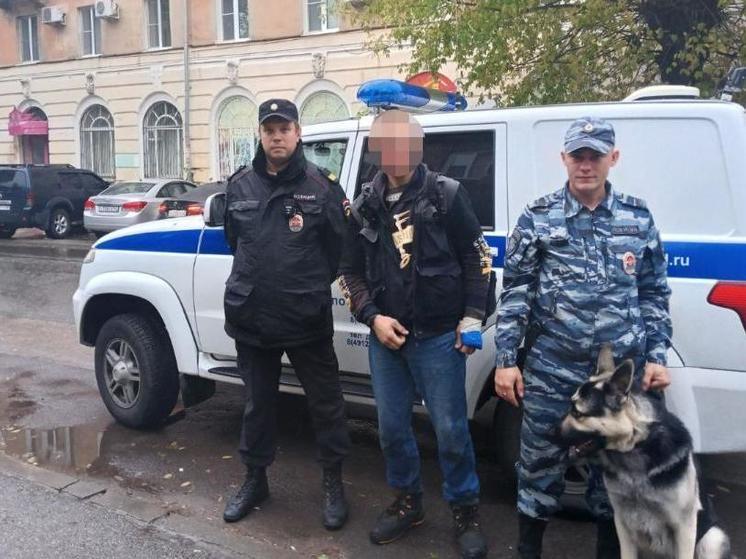 На улице Урицкого в Рязани задержали подозреваемого в хранении наркотиков