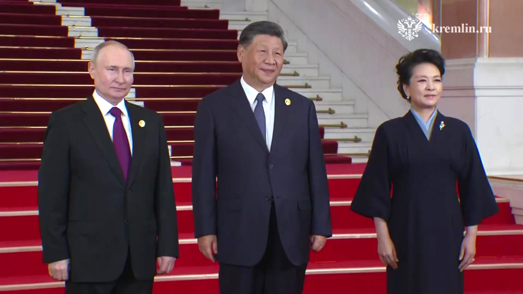 Prime Minister of Thailand in pink socks, smiling Xi: footage of Putin’s visit to China