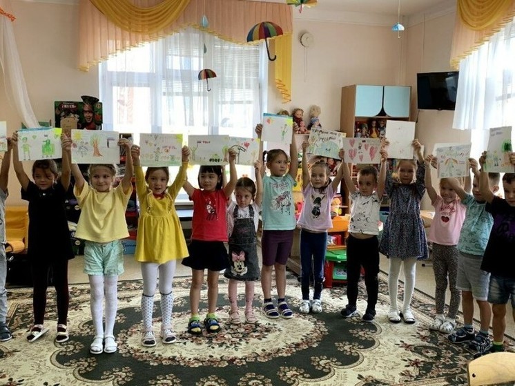Дети Альметьевска подготовили письма и рисунки участникам СВО