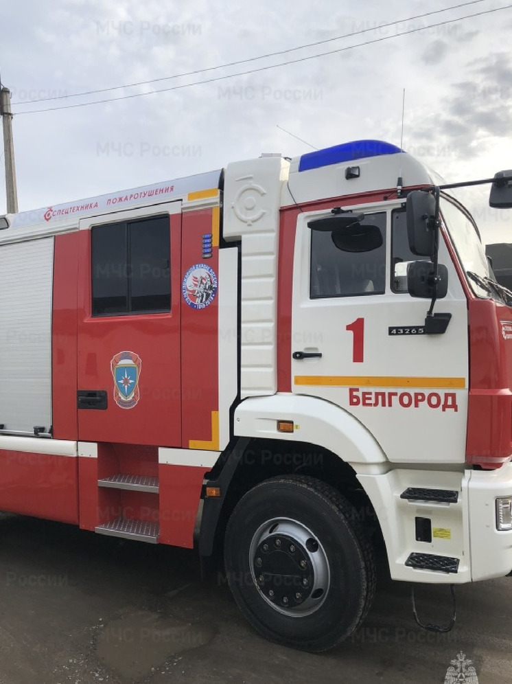 В Белгороде пожарные спасли из горящей квартиры мужчину