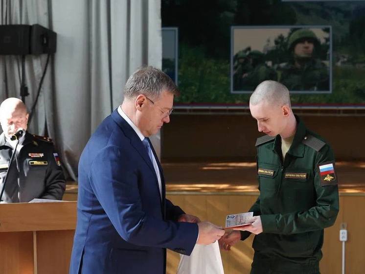 В Астрахани призывники получили военные билеты и подарки от губернатора