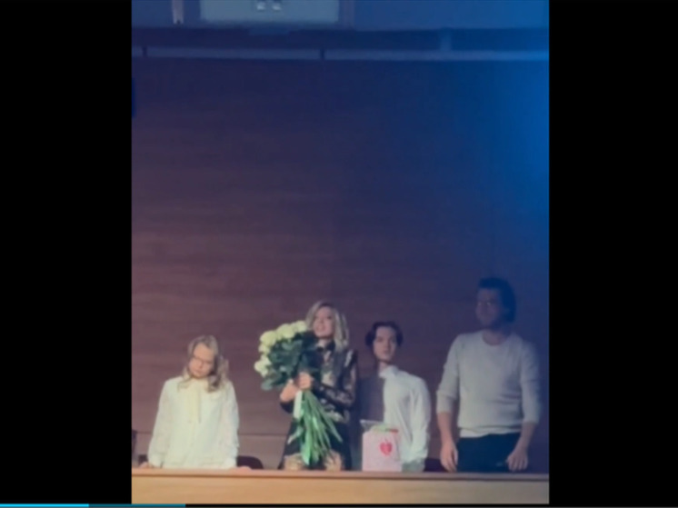 Вдова Шатунова расплакалась на концерте в память о певце