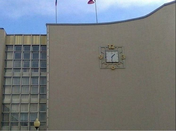 В Орле на окнах и витринах запретят расклеивать афиши и объявления