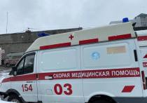 12-летняя школьница из Рубцовска хотела попасть на улицу через окно, потому что дверь квартиры была заперта. К счастью, после падения девочка осталась жива, но получила серьезные травмы.