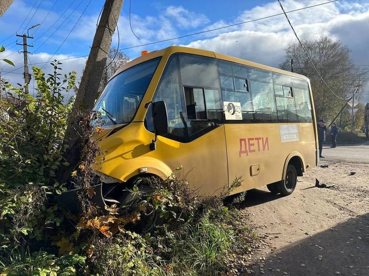 В Пестове школьный автобус с 11 детьми попал в ДТП