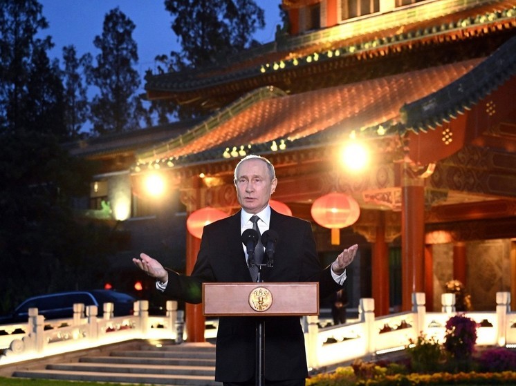 Путину в Китае предложили "семейное счастье"