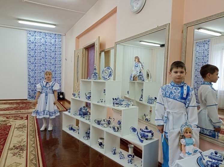 Педагоги Серпухова побывали в гостях у Гжелочки
