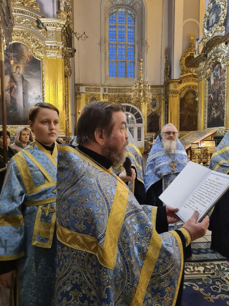 Было совершено акафистное пение у Смоленской иконы Пресвятой Богородицы