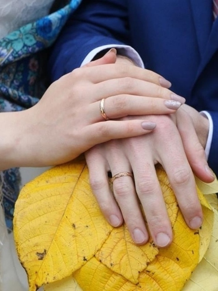 На Ямале расторгли фиктивный брак северянки и женатика из Азербайджана