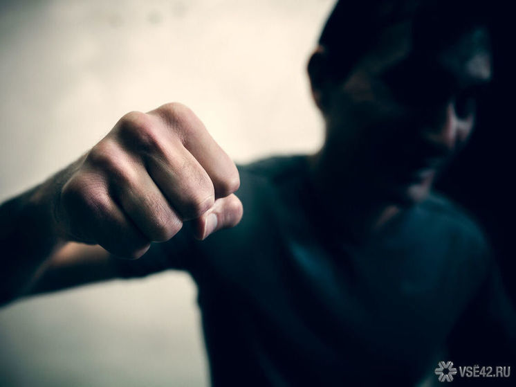 Помощь в разрешении конфликта обернулась для  жителя Кемерова сломанным  носом