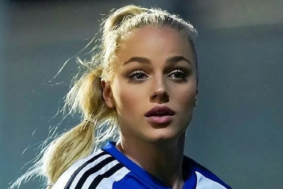 Футболистка показала свой осенний лук