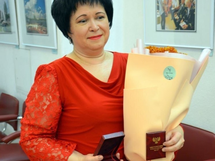 Учитель музыки из Донецка получила ведомственную награду