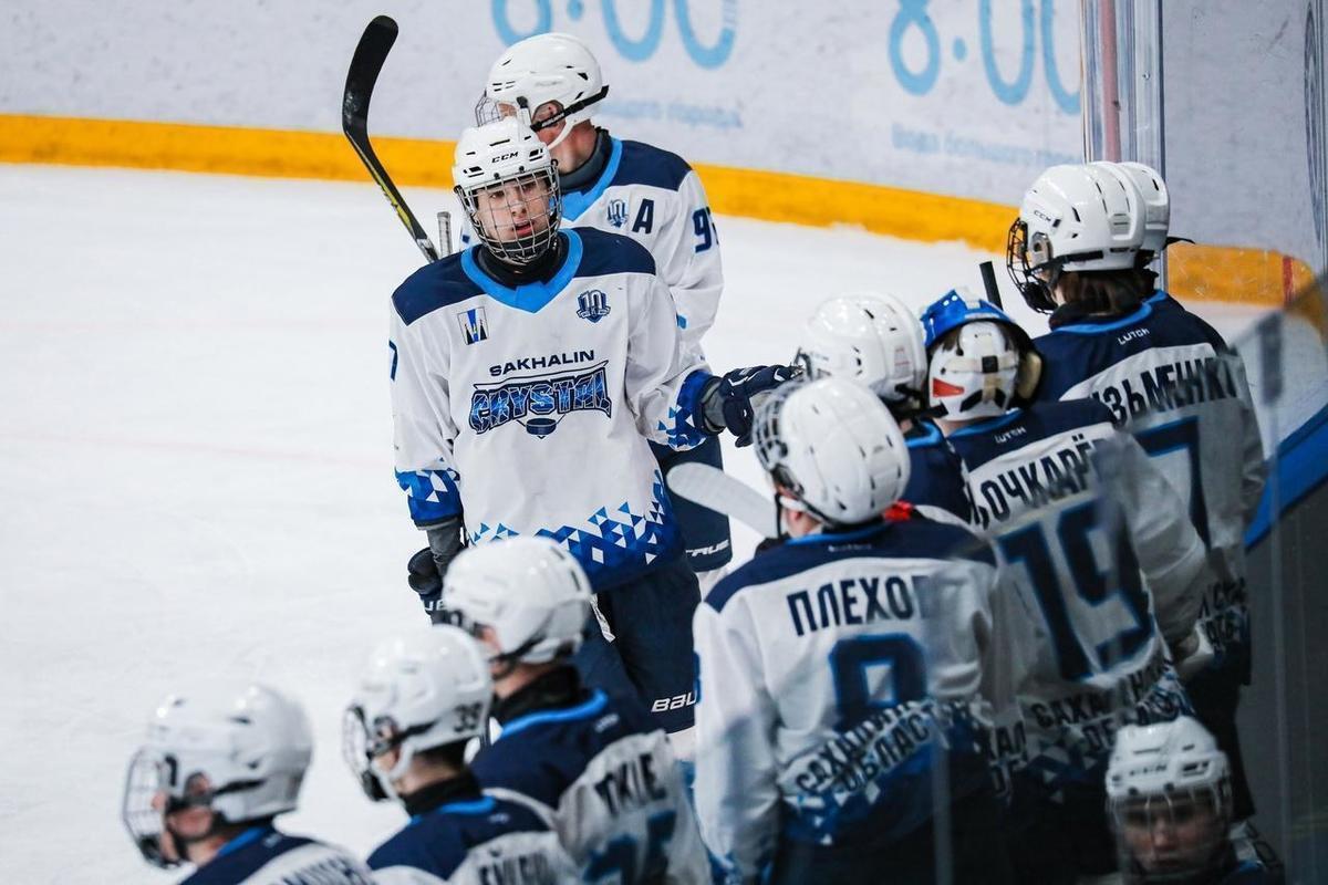 Хоккеисты с Сахалина разгромили соперников из Москвы