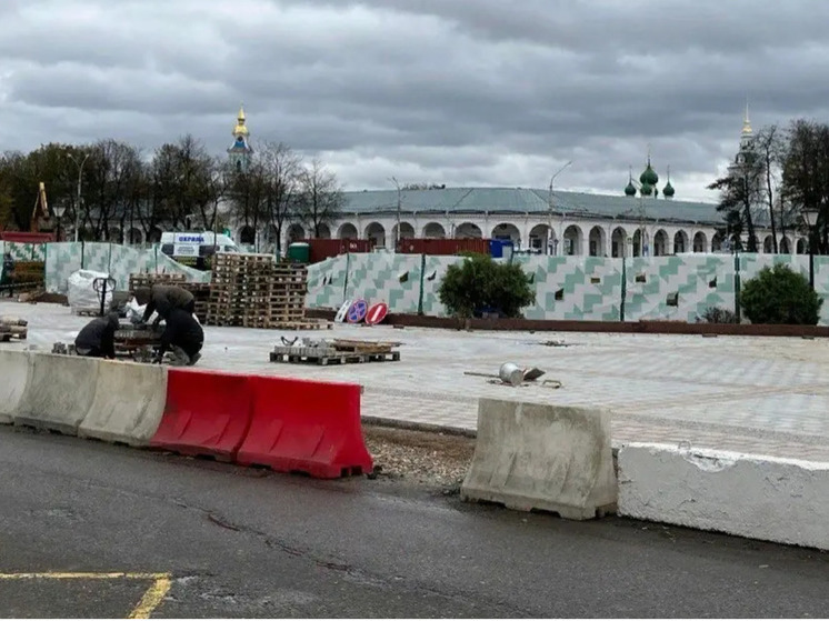 Сусанинскую площадь в Костроме обновили наполовину