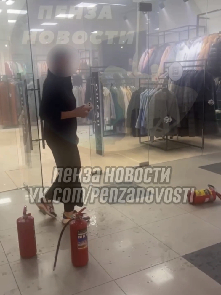 В Пензе случился пожар в торговом центре «Сан и Март»