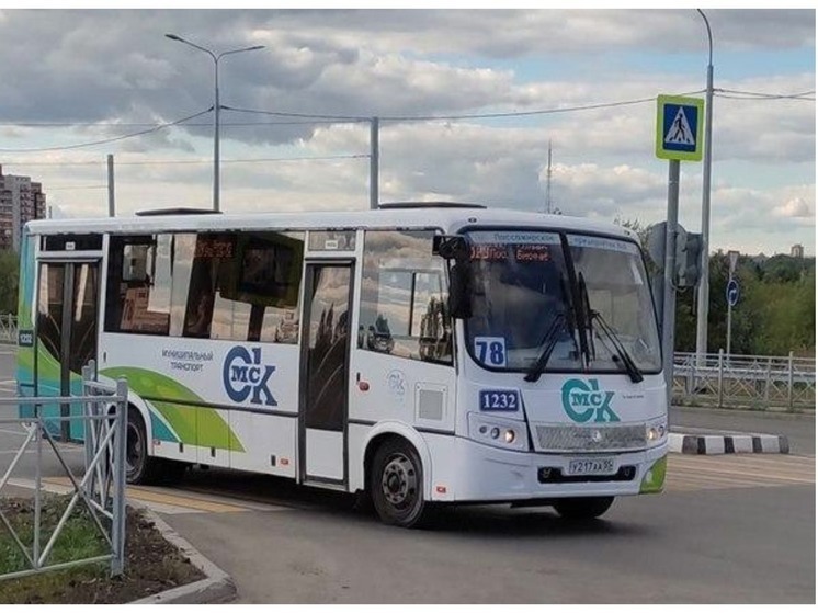 Власти Омска выделят 5,9 млн рублей на две бесплатные поездки школьников в день