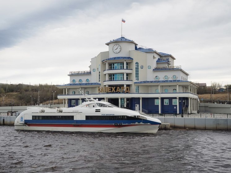 На Ямале теплоходы перевезли 70 тысяч пассажиров за сезон речной навигации