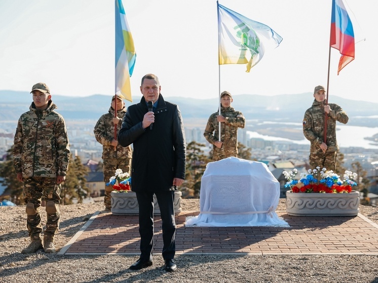 В Улан-Удэ увековечили память первого председателя ТОС «Гранит» Руслана Тарасова