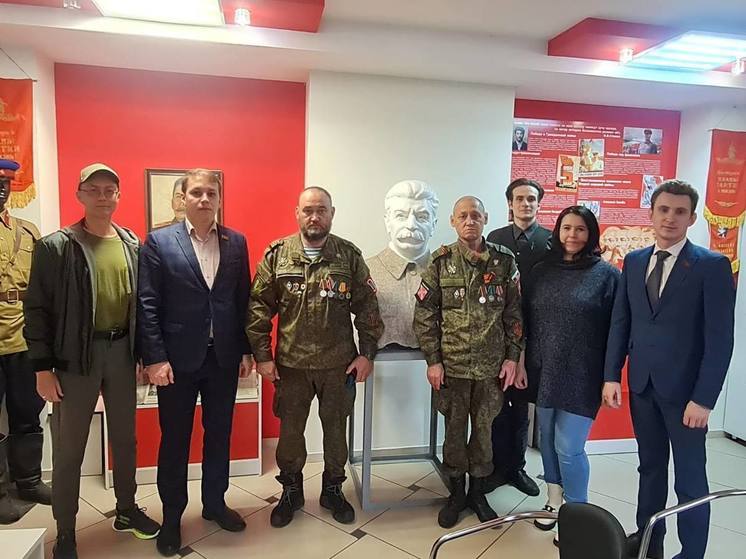 Алтайские комроссы наградили однопартийцев, которые участвуют в СВО