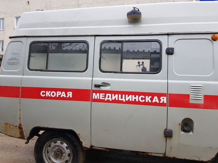 Человек пострадал при тушении гаража в Ногликах