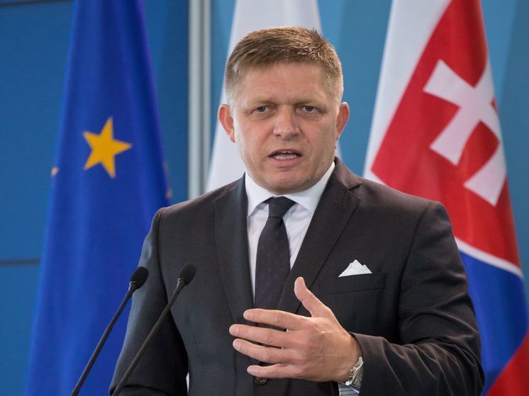 Politico: старая обида стала причиной антиукраинской позиции премьера Словакии Фицо