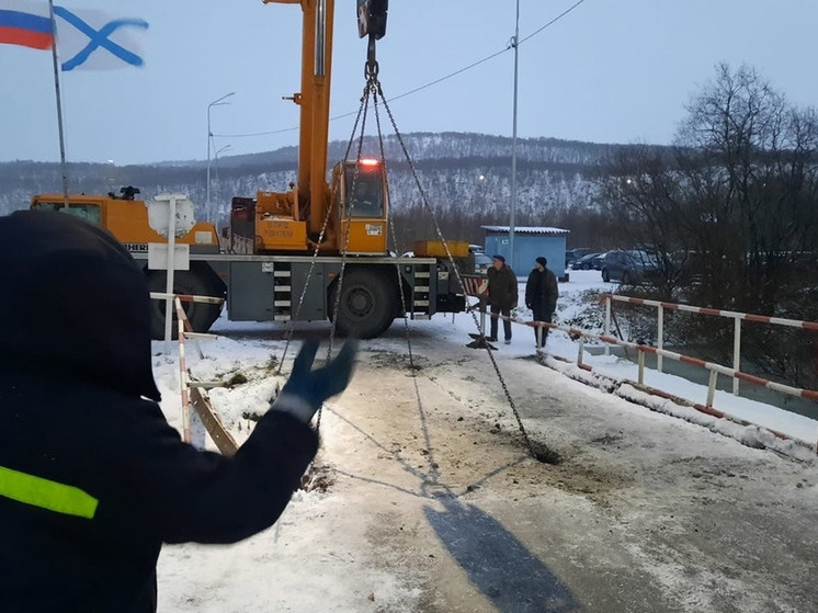 В Спутнике заменили бетонные плиты на подъезде к городку