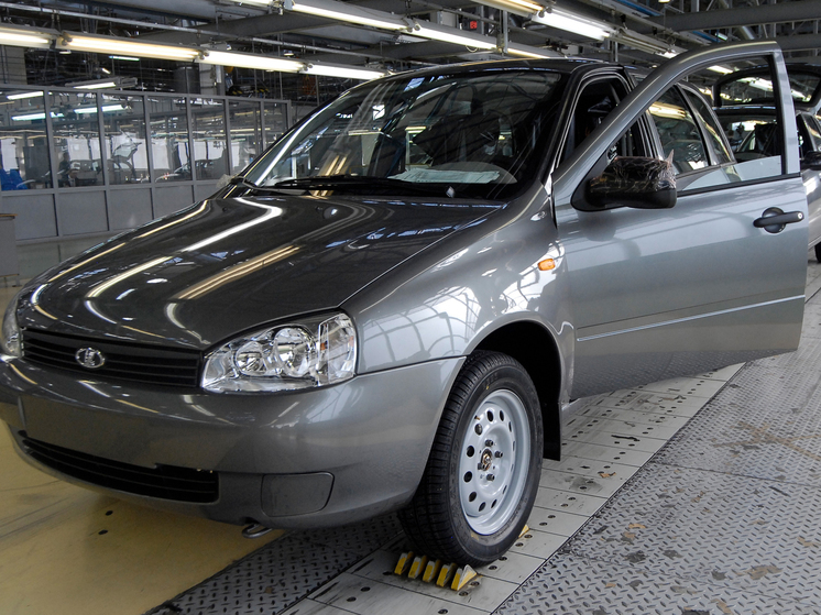 Самая бюджетная машина для чиновников Lada Granta стоит 700 тысяч рублей