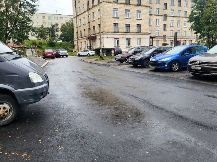 «Остается проблемным вопросом»: в Североморске продолжают ремонтировать дворы