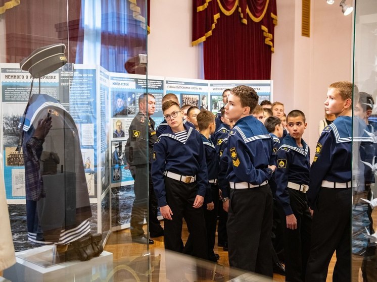 В Петербурге открыли выставку «Мальчики с бантиками» о соловецких юнгах