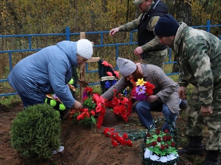 11 бойцов Красной армии перезахоронили в куньинской деревне