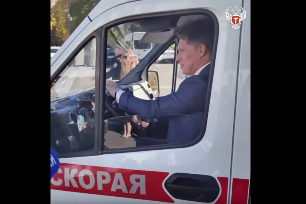 Министр здравоохранения РФ сел за руль скорой помощи в Кабардино-Балкарии